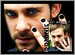 czarne paznokcie, Dominic Monaghan, niebieski oczy