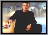 czarny strój, George Clooney, martini