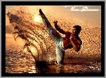 woda, Jean Claude Van Damme, białe spodnie