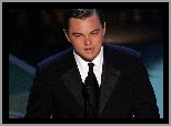 Leonardo DiCaprio, czarny garnitur