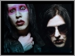 Marilyn Manson, Okulary, Usta, Czerwone