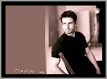Tom Cruise, czarna koszulka