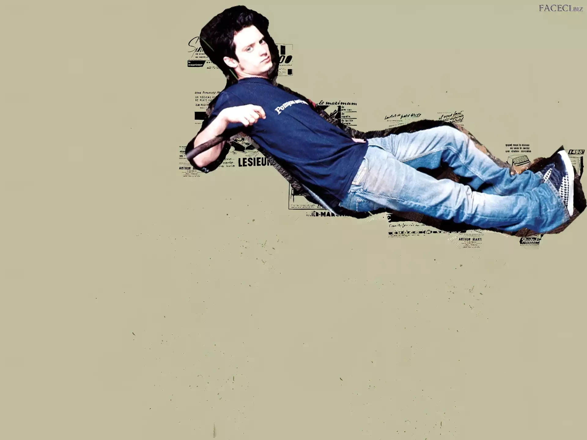 jeansy, Elijah Wood, niebieski t-shirt